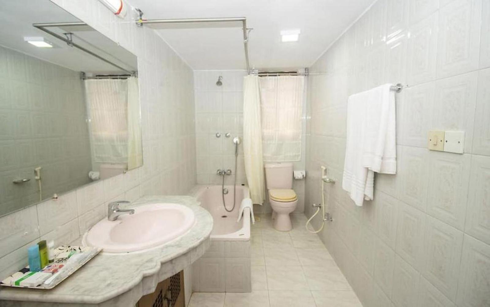 Hotel Suite Palace Baridhara Dhaka Exterior foto